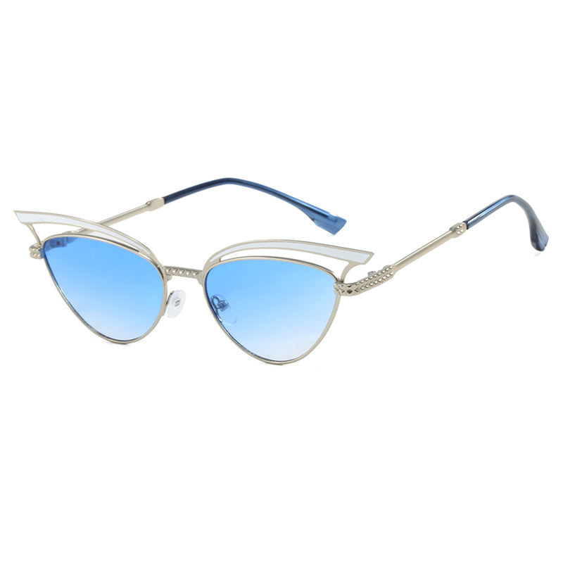 Cat eye hollow sunglasses European and American fashion sunglasses for women