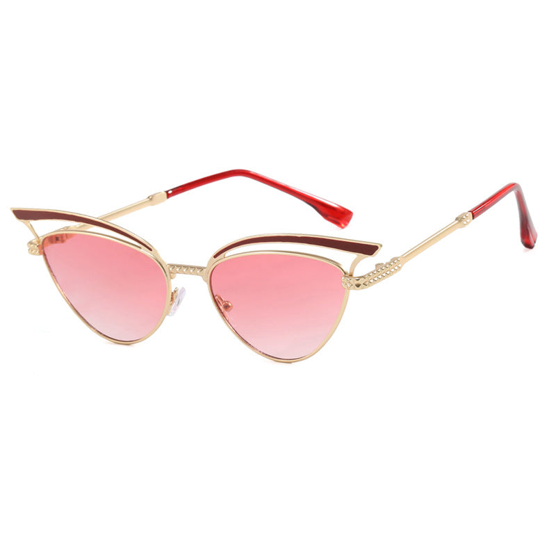 Cat eye hollow sunglasses European and American fashion sunglasses for women